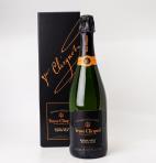 Veuve Clicquot - Extra Brut Extra Old Champagne NV (gift Box) 0 (750)